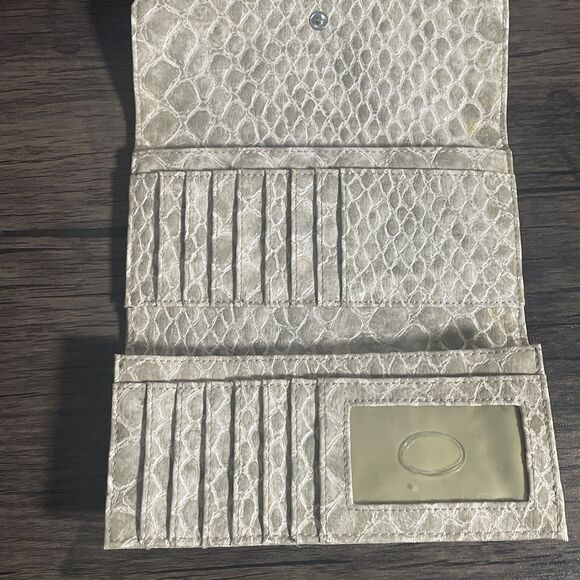 Guess Faux Leather Snakeskin Clutch Wallet Metal Plate Logo White Gray 7.5" - Picture 10 of 12